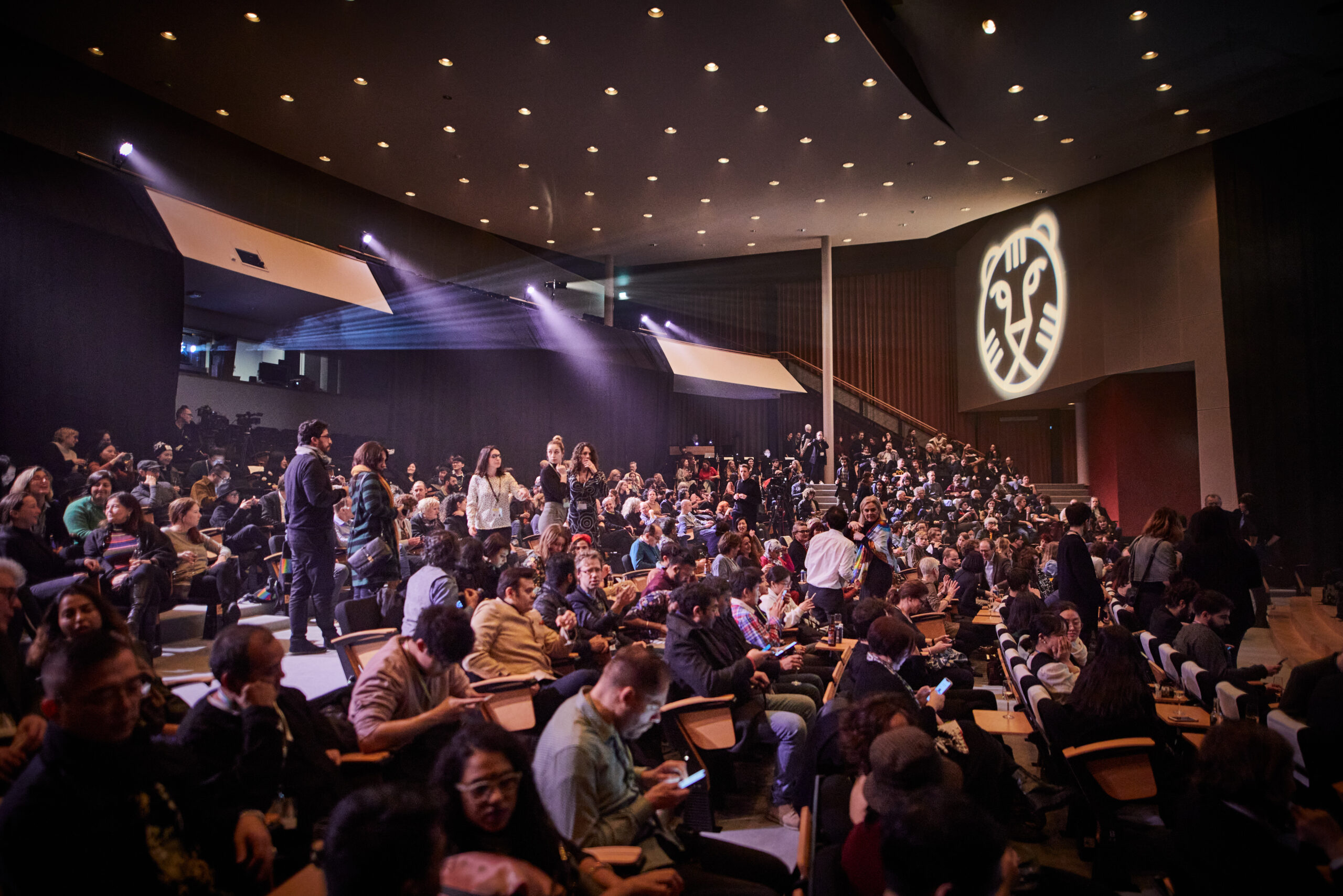 Tiger projectie tijdens awards ceremony